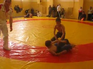 DİŞLİLİ ÖĞRENCİLERİMİZİN GÜREŞ TURNUVASI MAÇLARI 2011- 4