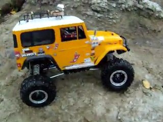 Скачать видео: 1/10 rc tamiya cr 01 KAZABJ40 vs wild partie 2