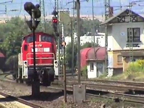 Geistergüterwagon, BR294 und 2x BR185 beim Bahnhof Neuwied