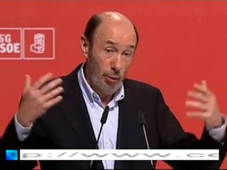 Rubalcaba  traslada "el cariño y la solidaridad" del PSOE a las familias de las víctimas del 11-M