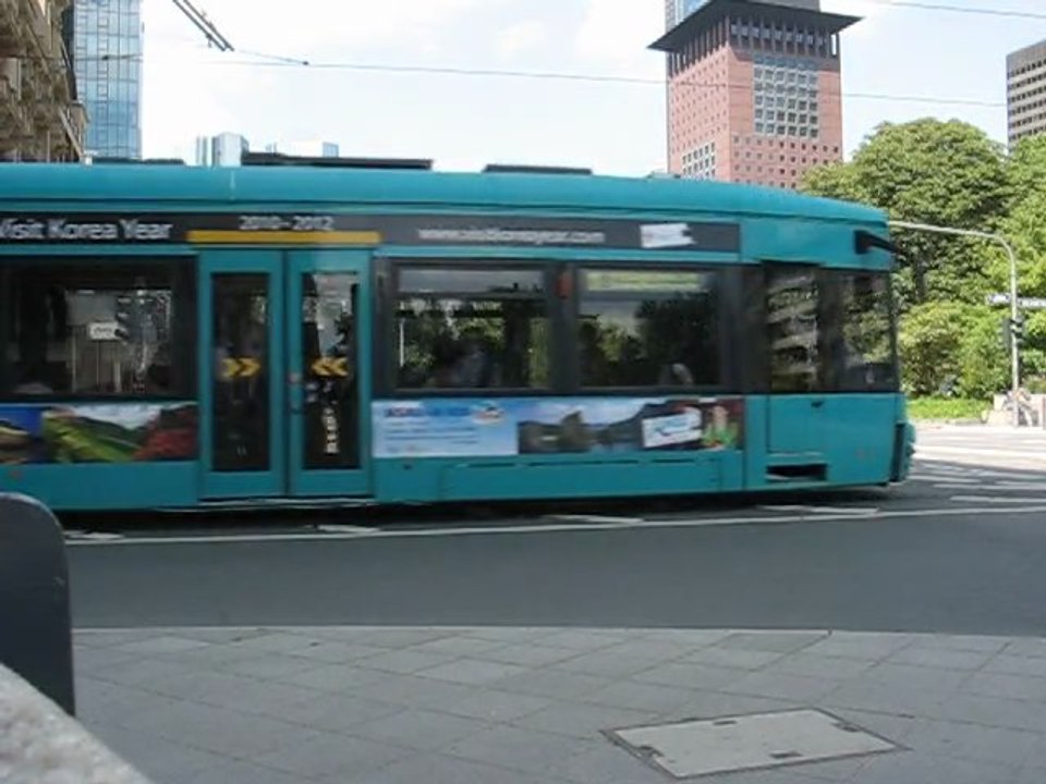 Francfort, Allemagne : tramway & circulation
