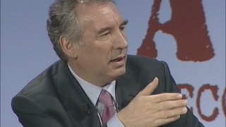 François Bayrou face aux associations