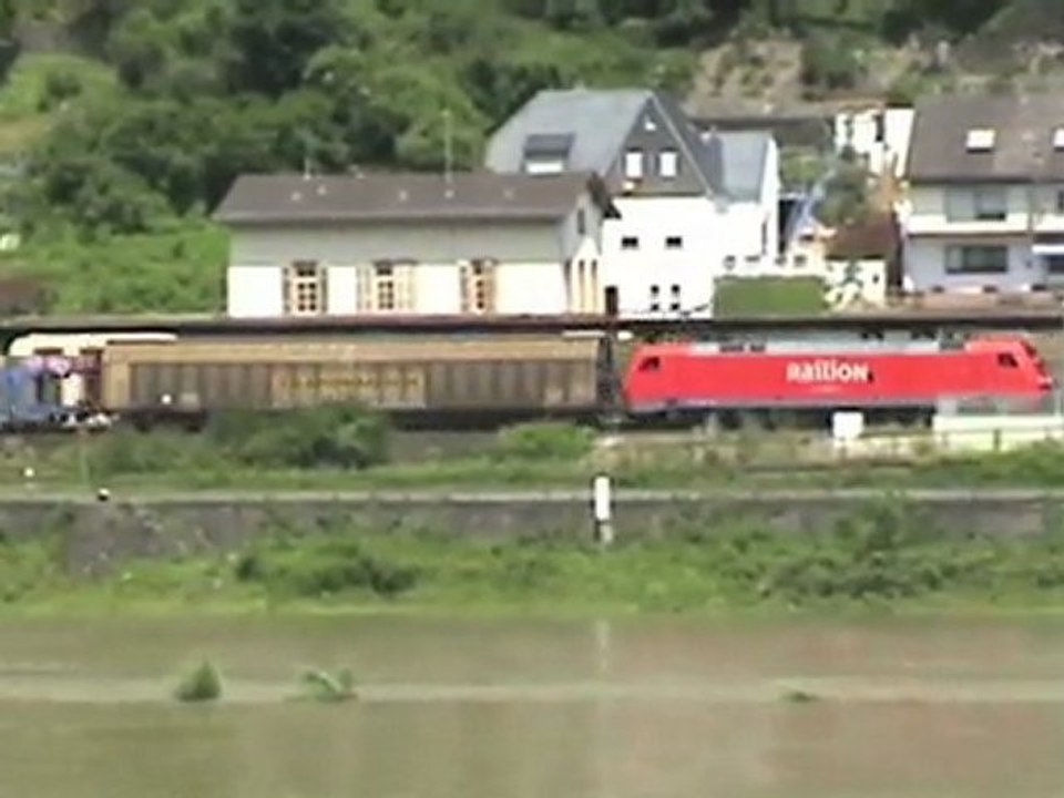 Kaub am Rhein, BR143, 2x BR152, 2x BR185, BR643 und Rheinschiffe