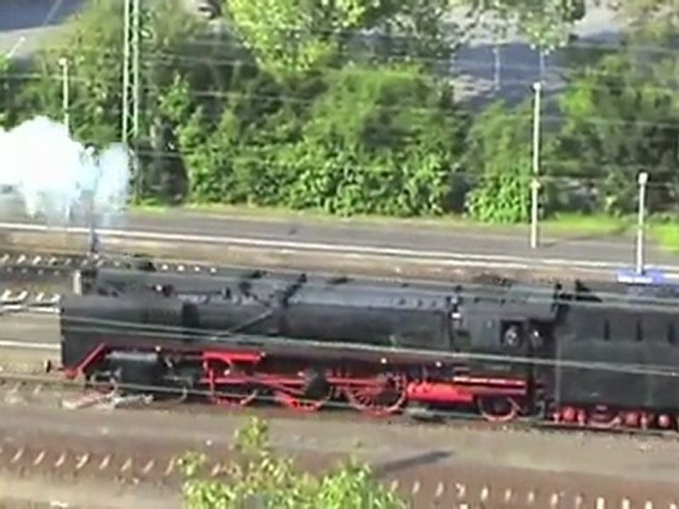 Königsdampf und regulärer Eisenbahnverkehr in Linz am Rhein Teil 004