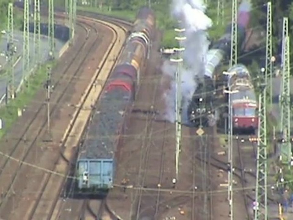 Königsdampf und regulärer Eisenbahnverkehr in Linz am Rhein Teil 005