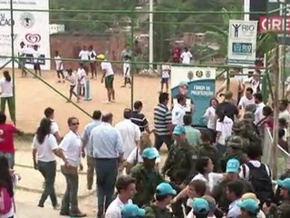 Sportlicher Prinz Harry begeistert Brasilianer