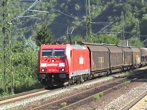 Züge bei Kestert a. Rhein, MRCE BR189, Crossrail BR185, Railion BR185, BR152, 2x BR101, BR145