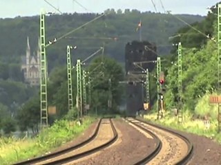Trains on the right Rhine line between Linz and Erpel
