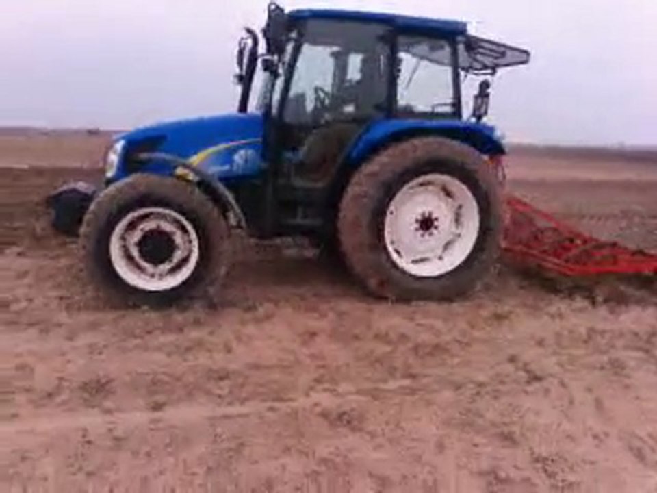 NEW HOLLAND TL100A AYÇİÇEK YERLERİNİ HAZIRLIYOR...!!2012