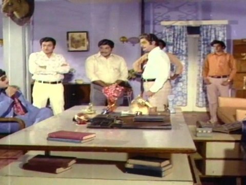 Pogarubothu - Sobhan Babu Helps Satyanarayana