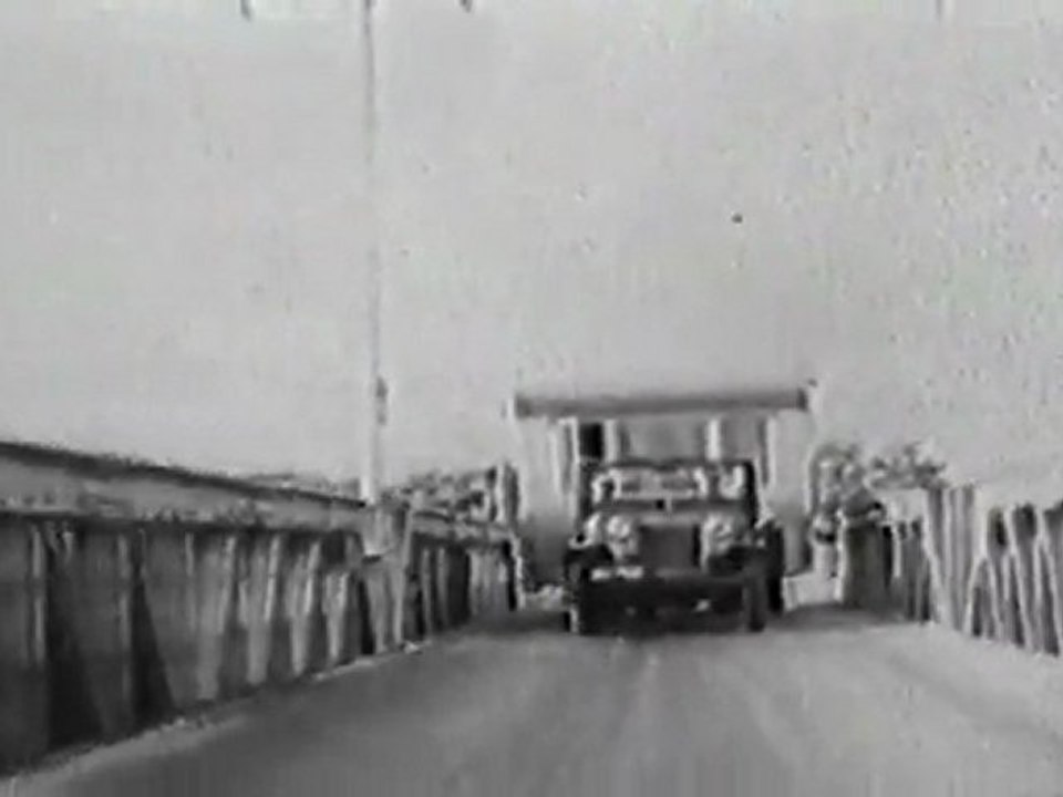 Kadhal Vahanam - Jayalalitha Taking Long Trip