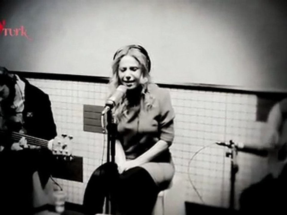 Betül Demir - Yeniden Sev