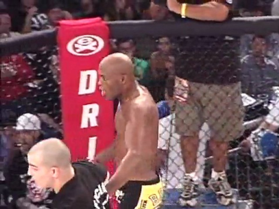 18ª Luta - Rumble on the Rock 8 - Anderson Silva vs Yushin Okami