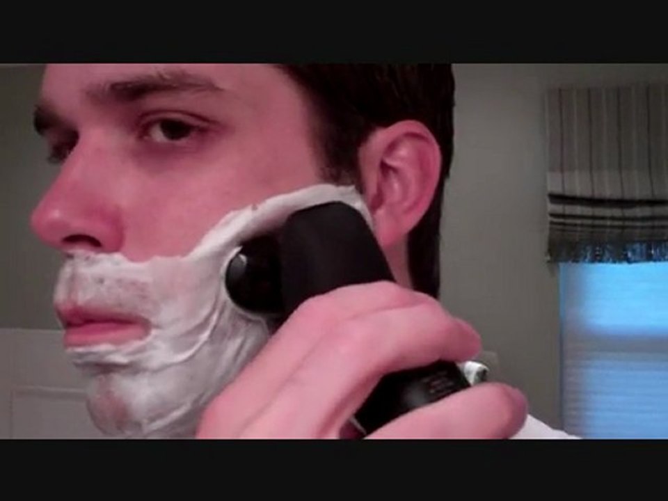 How to Use an Electric Shaver - Tips for New Users