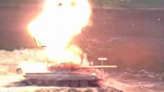 فيديو - اقوى صاروخ أمريكي موجه لاسلكياً يخترق دبابه مصفحه