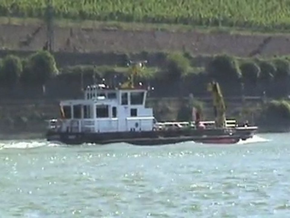 Bingerbrück - rüdesheim entspannung mit rheinschiffen und wassergeplätscher