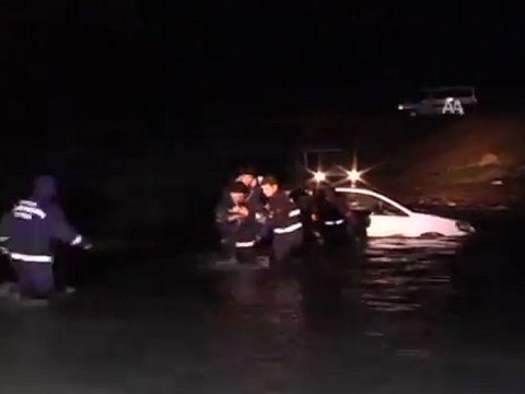 Derenin ortasında mahsur kaldılar