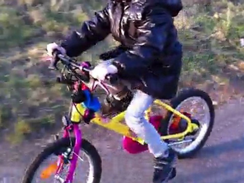 Sur la piste-piste-cyclable: ca roule loin !