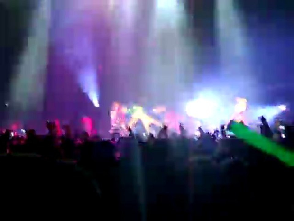 LMFAO - Champagne showers (live Lyon)