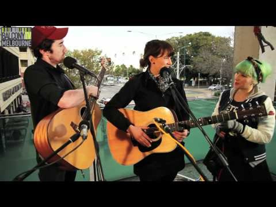 SWEET JEAN - SHIVER AND SHAKE (BalconyTV)