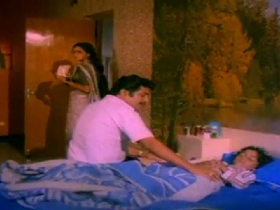 Chinna Kuyil Paaduthu -- Ambika Sending Divorce Notice