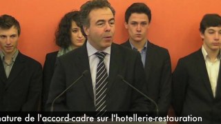 Signature de l'accord cadre sur l'hôtellerie-restauration - Luc Chatel et Regis Marcon