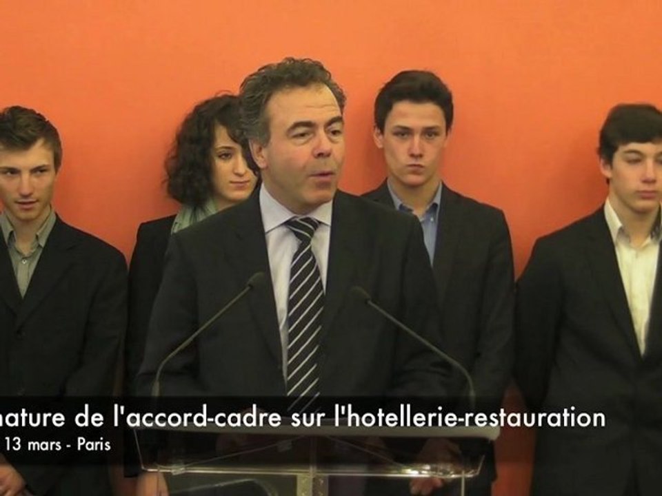 Signature de l'accord cadre sur l'hôtellerie-restauration - Luc Chatel et Regis Marcon