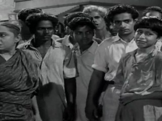 Kan Thiranthathu - Muthu Gets Beaten Up