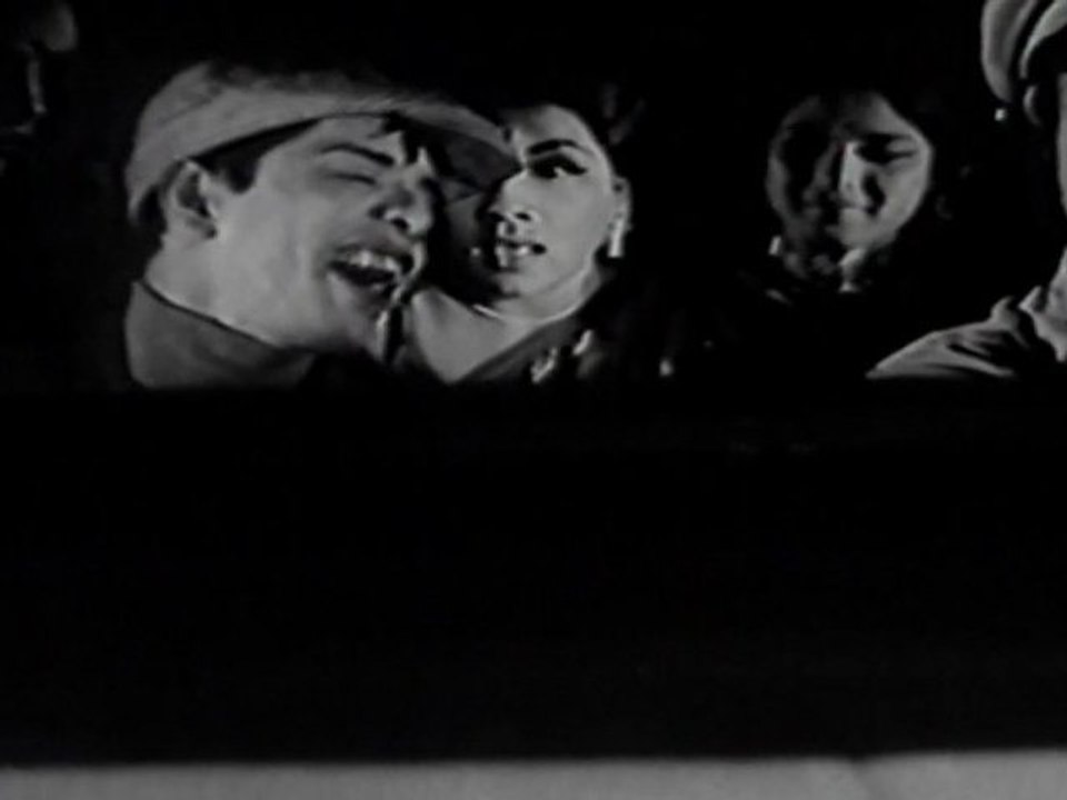 Kadhal Vahanam - Jayalalitha Challenging MGR