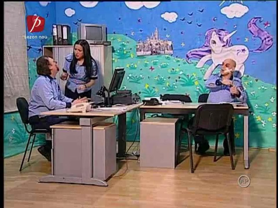 Episodul 9 - Ofiterul de presa (www.trasnitii.do.am)