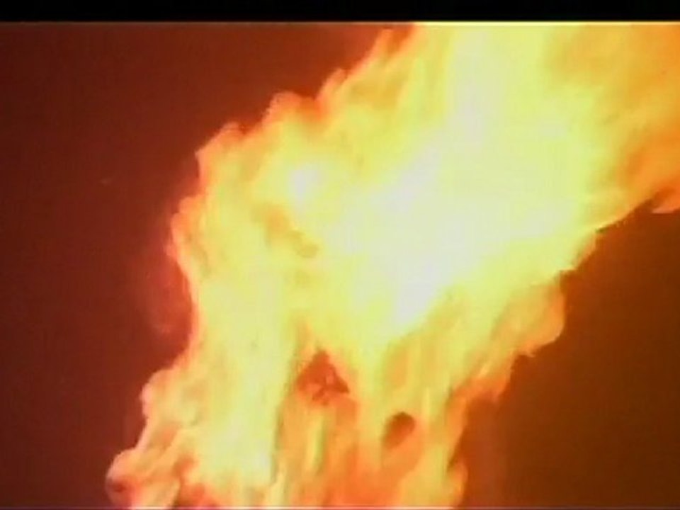 EE LOKAM EVIDE KURE MANUHYA