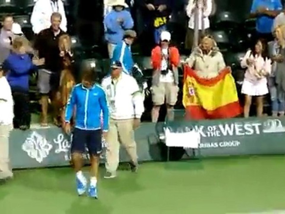 Rafael Nadal fan falls over (Indian Wells)