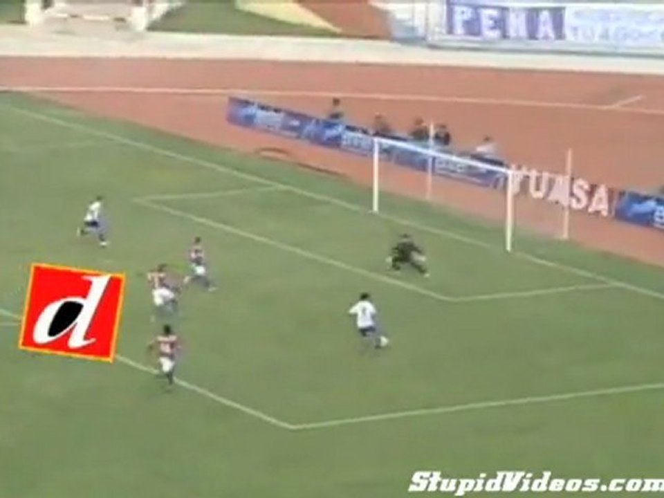 Kaleci mi daha mal yoksa  forvet mi ?