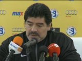 Maradona defiende a Nasser