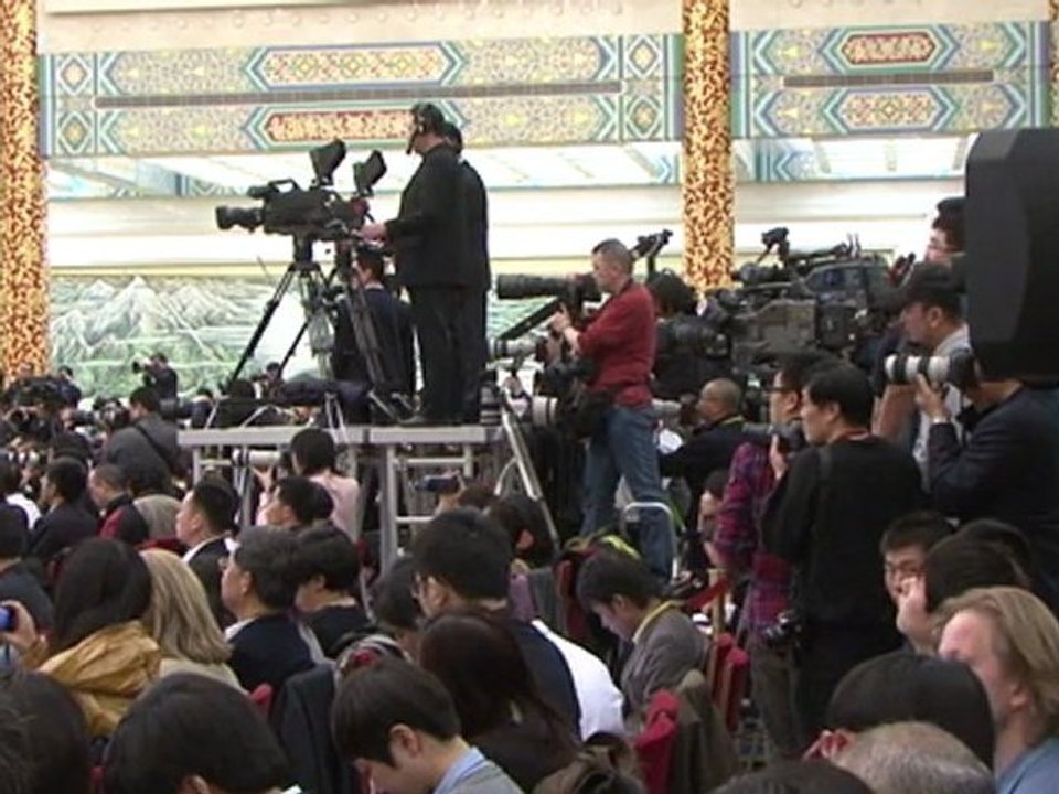 China's Wen calls for 'urgent' political reforms