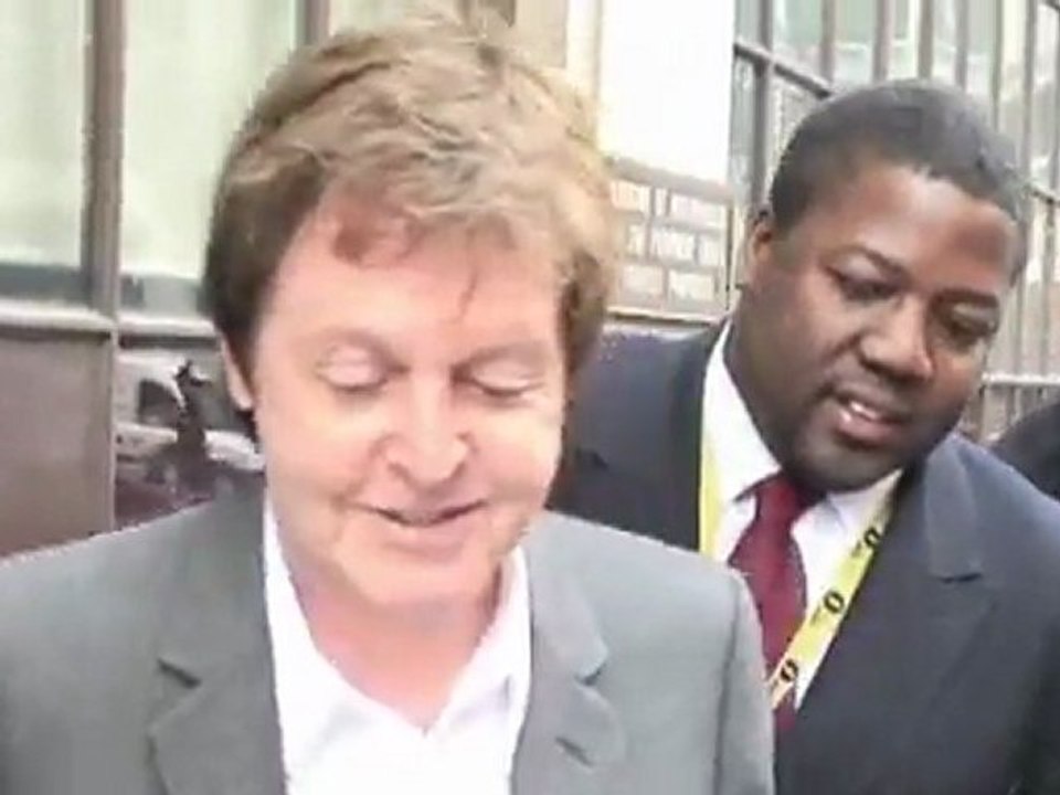 George Michael gets a letter from Paul McCartney