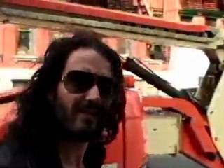 Russell Brand lets Katy plan thier wedding