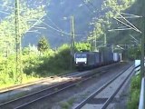 Eisenbahn und Rheinschifffahrt bei Kestert a. Rhein, MRCE BR189, 2x BR140, BR185, BR427, BR460