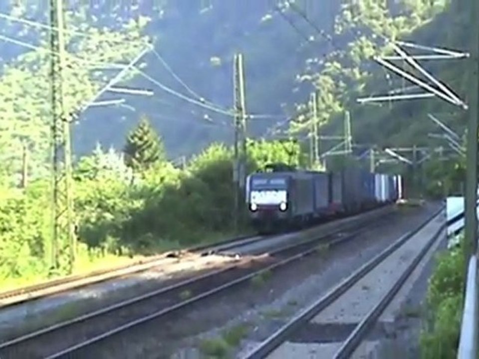 Eisenbahn und rheinschifffahrt bei kestert a. rhein, mrce br189, 2x br140, br185, br427, br460