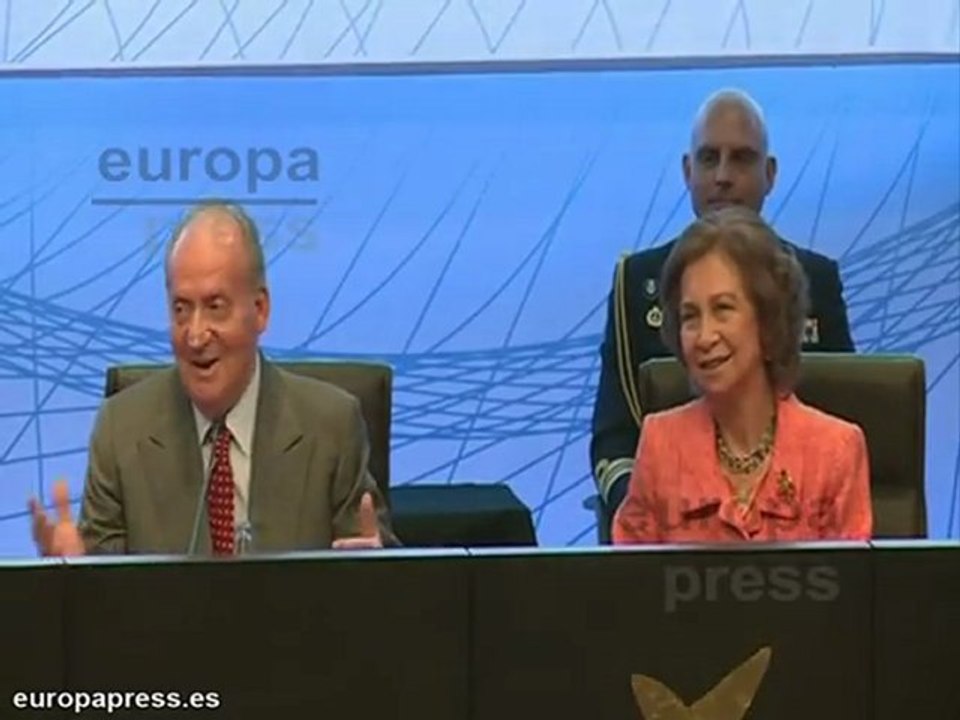 Los Reyes entregan las becas de La Caixa 2011