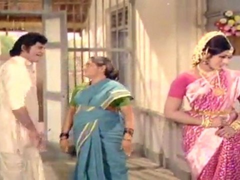 Pogarubothu - Vanisree Follows Sobhan Babu