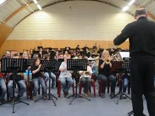 Concert Tom et sa classe de CE2 avec les Harmonies de falaise et Potigny