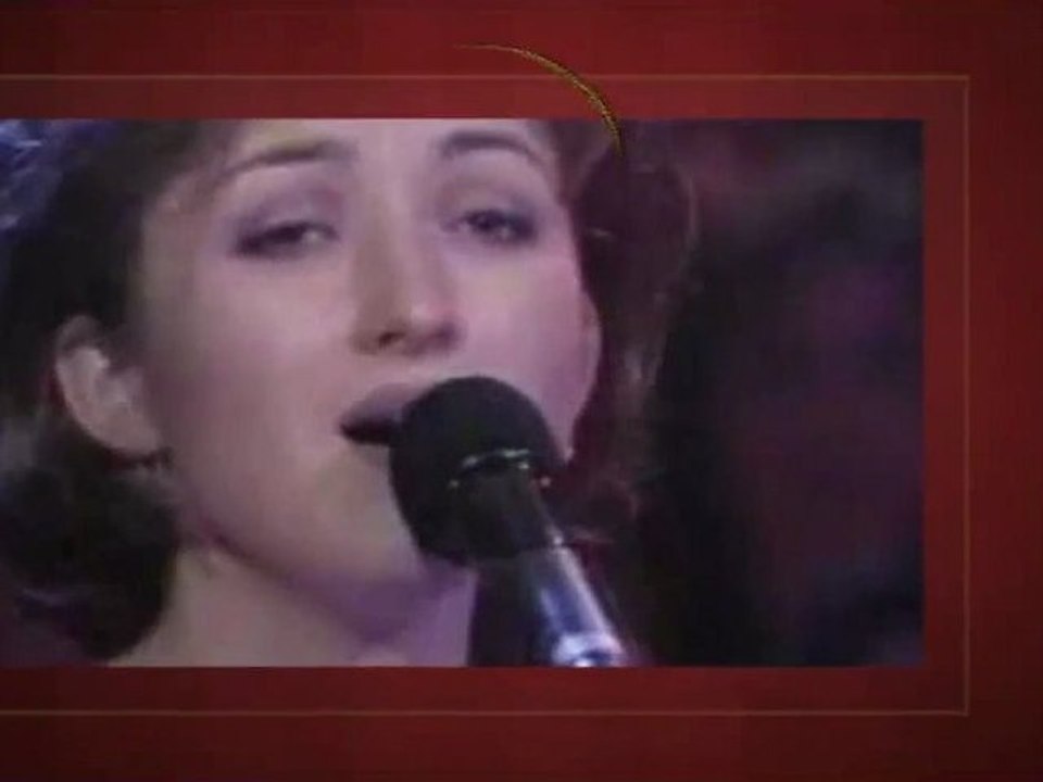 Çiğdem Kırömeroğlu Yarkın  ♪♪♪♪ Güldü Açıldı Yine Gül Yüzlü Yar