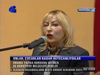 Okuma Yazma Kursun dan Prof. Dr. Yasemin Açık'a Plaket