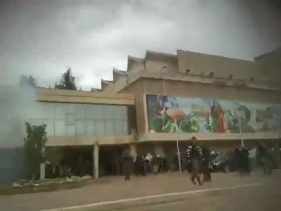 فري برس حلب الجامعة  هجوم الأمن على مظاهرة كلية الطب 14 3 2012