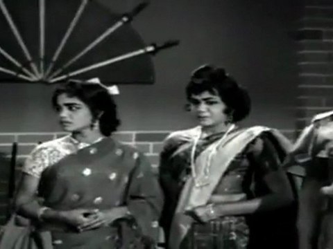 Ther Thiruvizha - MGR Gets Cheated In City