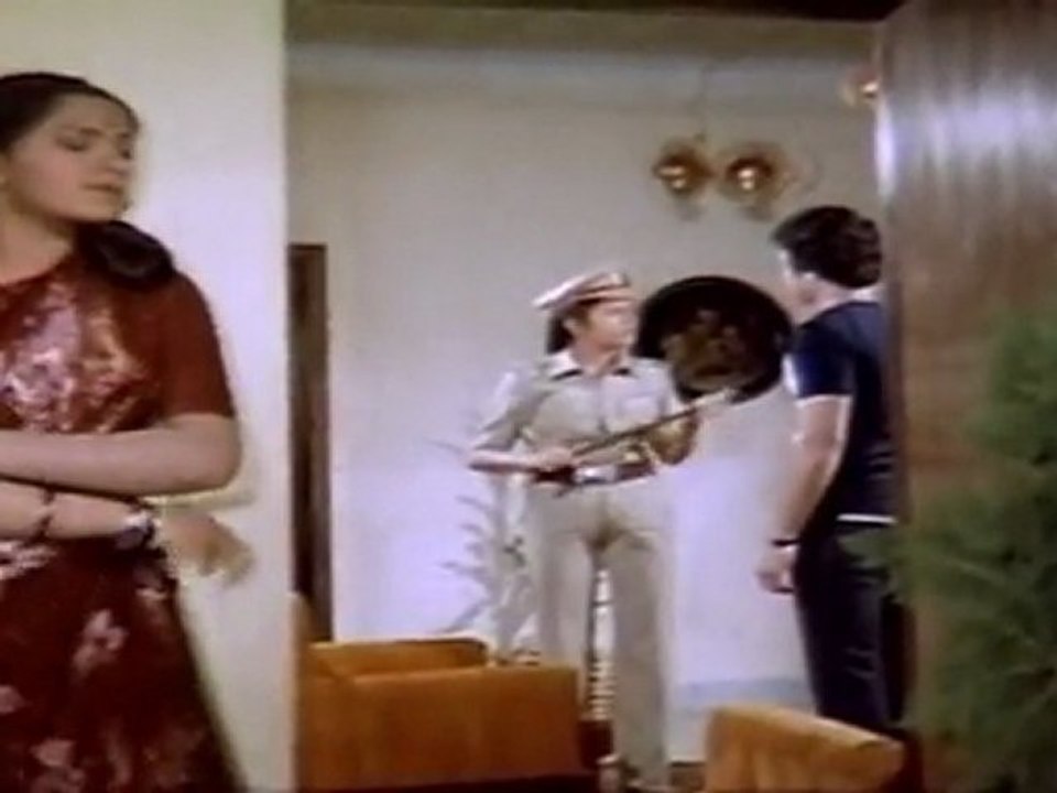 Aboorva Sagotharigal -Suhasini Checking Karthik