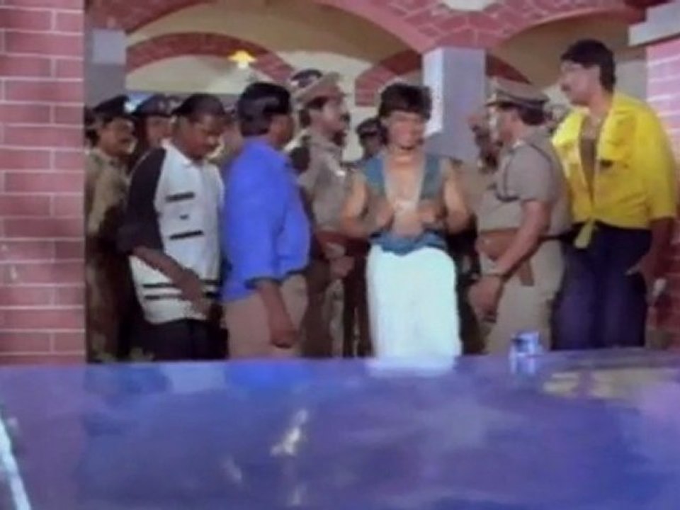 Kaval Nilayam - Sarath Kumar Angry On Police Department