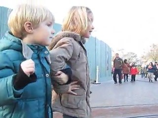 Margaux et Thibault paradent chez Mickey ;)