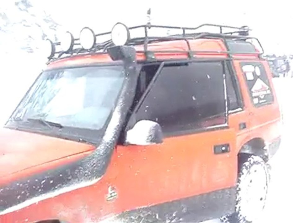 Land Rover Discovery V8 karda yol açma | www.boloff.com